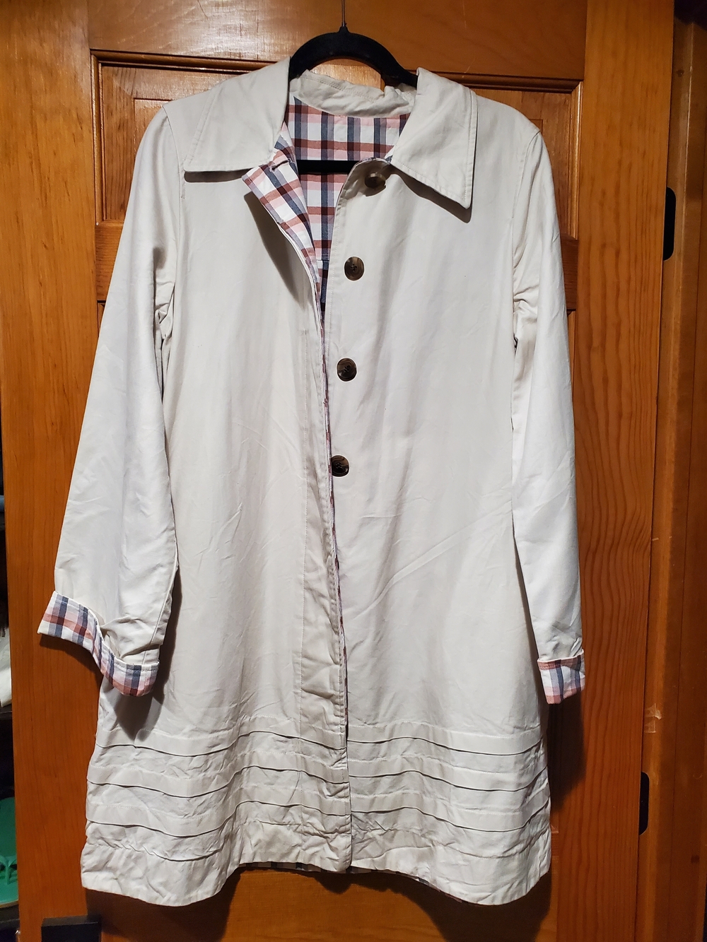 Classic Reversible Women's Cream Trench Coat with Plaid Lining